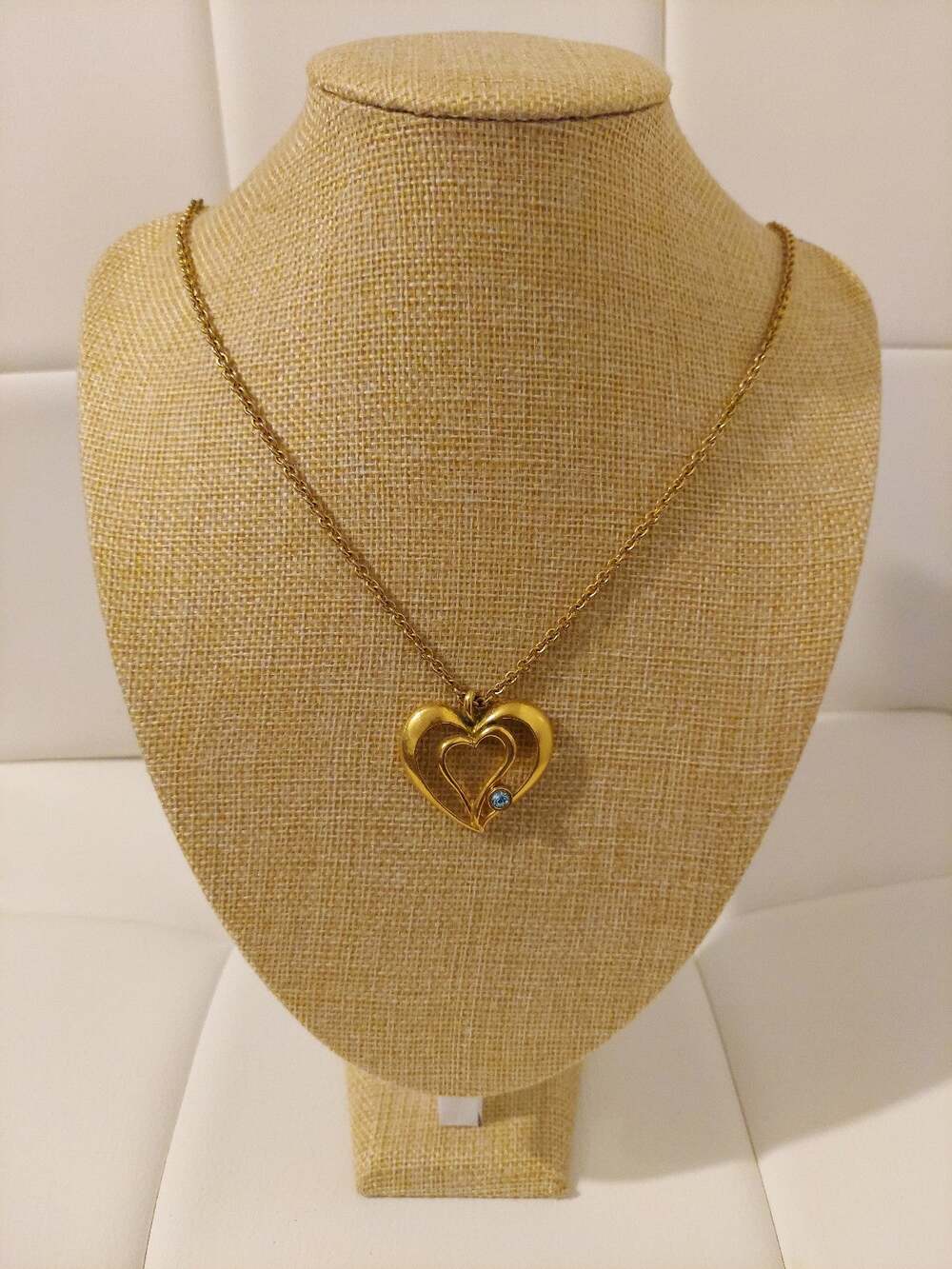 Avon Gold Tone Heart Shaped Pendant with Blue Gemstone 26" Necklace